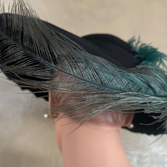 FASCINATING 1940s\' BLACK FELT WIDE BRIM HAT + LARGE AQUA OSTRICH FEATHER main image 7